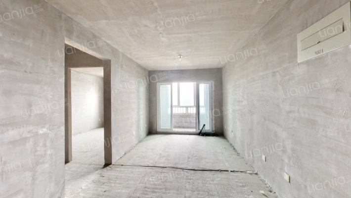 本房子在德信公园北侧 东北户型两居室-客厅