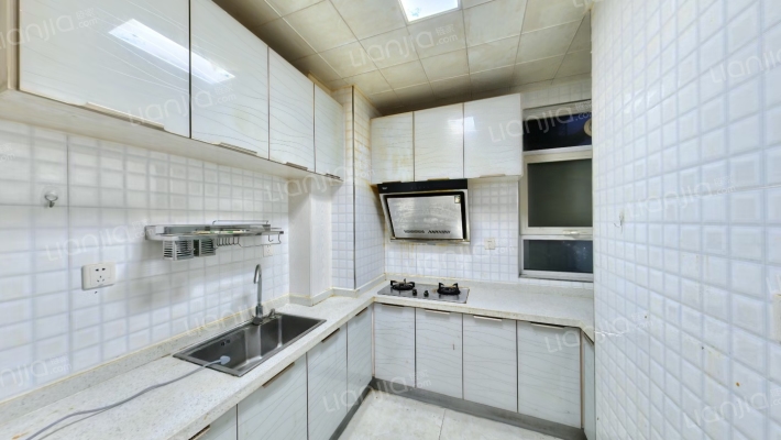 此房带装修，高楼层采光视野好，业主诚意出售-厨房