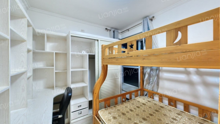 此房带装修，高楼层采光视野好，业主诚意出售-卧室A