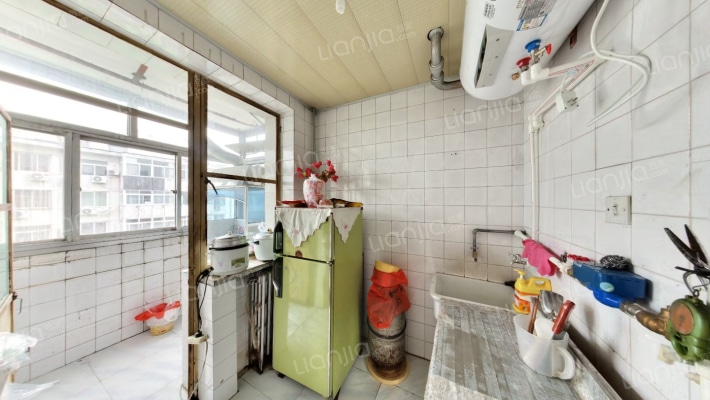 房子满五唯一 带装修 可以拎包入住 园林社区 好停车-餐厅