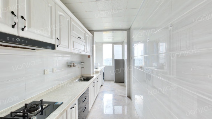 金竹花园精装修两居室，房本满五唯一-厨房