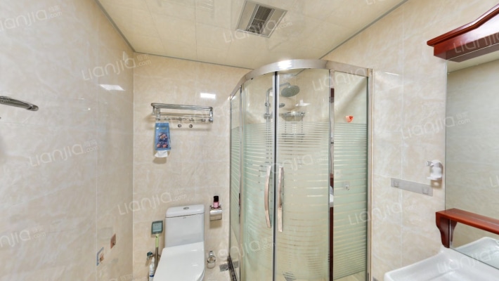 金竹花园精装修两居室，房本满五唯一-卫生间