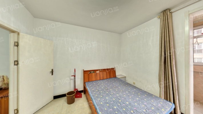 朝阳一居 楼层好 房本满五不唯一税费低，简单装修-卧室