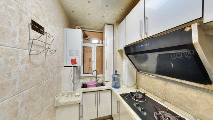 朝阳一居 楼层好 房本满五不唯一税费低，简单装修-厨房