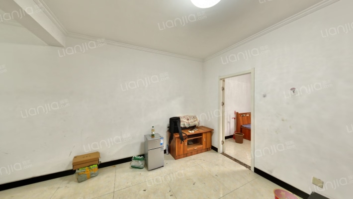 朝阳一居 楼层好 房本满五不唯一税费低，简单装修-客厅