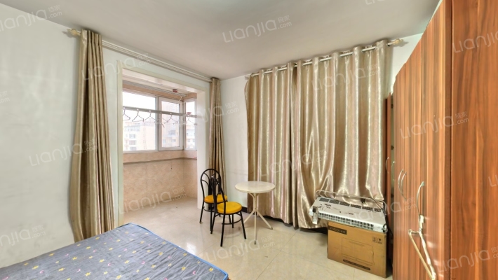 朝阳一居 楼层好 房本满五不唯一税费低，简单装修-卧室