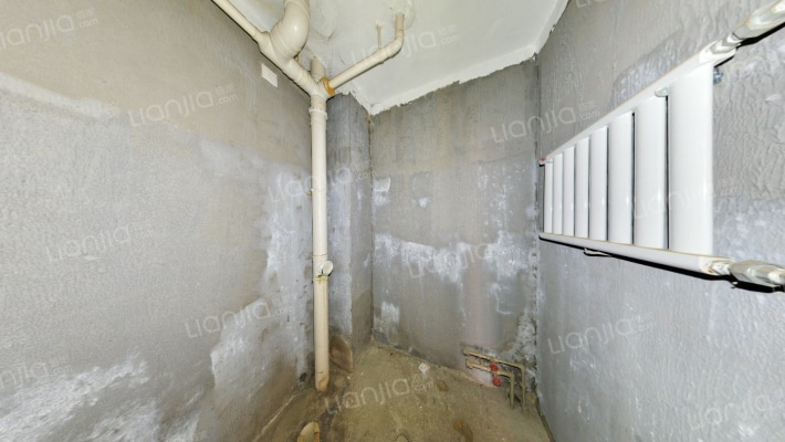 凯旋门 南北三居 ，中间楼层， 满五唯一-卫生间B