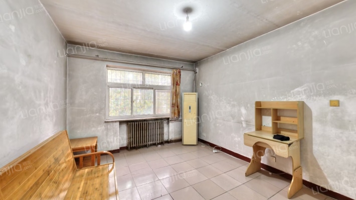 房子是满五年 楼层在中间 位置优越 南北通透-客厅