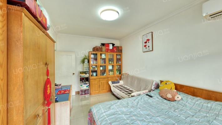 房子属于集中供暖，两居室，采光好-卧室