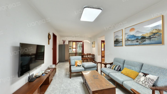 业主诚心出售，南北通透三居户型方正，全天采光。-客厅