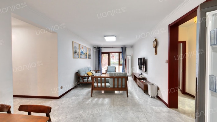 业主诚心出售，南北通透三居户型方正，全天采光。-客厅