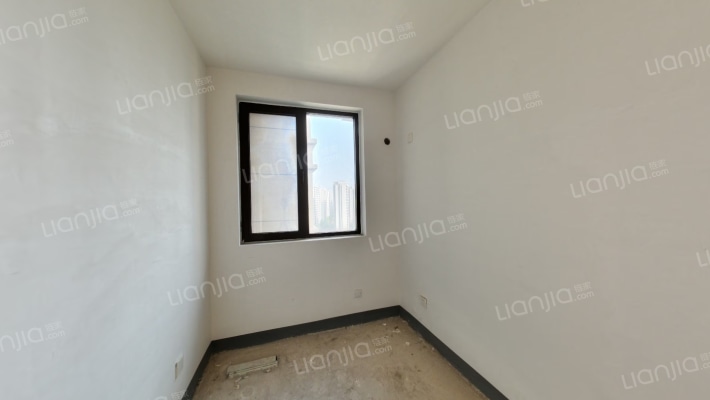 毛坯房，小卧室无遮挡，视野开阔-卧室B