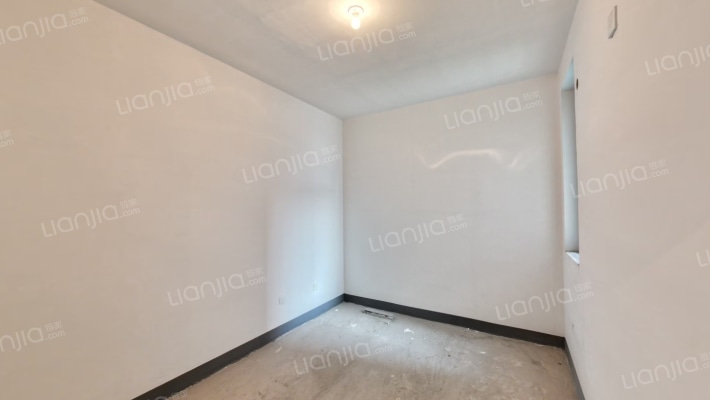 毛坯房，小卧室无遮挡，视野开阔-卧室A