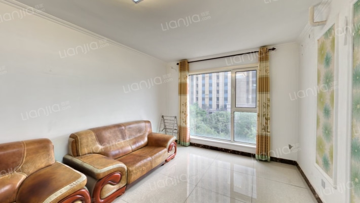 南北通透大三居室，精装修，业主自住，带转角飘窗.-客厅