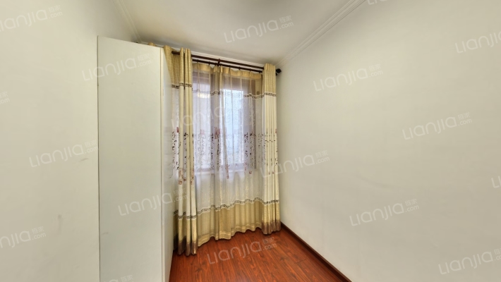 高铁新干线 3室1厅 南-卧室C