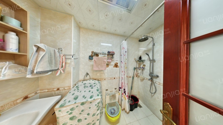 高铁新干线 3室1厅 南-卫生间