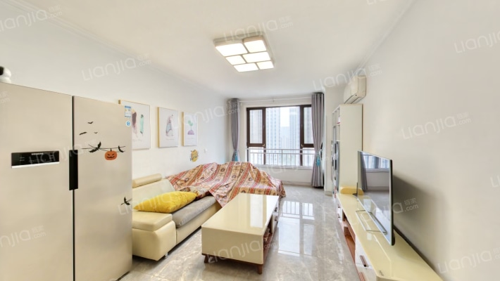 鸿坤理想湾自住装修两居，全南向，冬季7小时采光-客厅