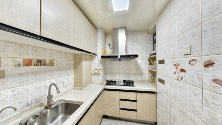 鸿坤理想湾自住装修两居，全南向，冬季7小时采光-厨房