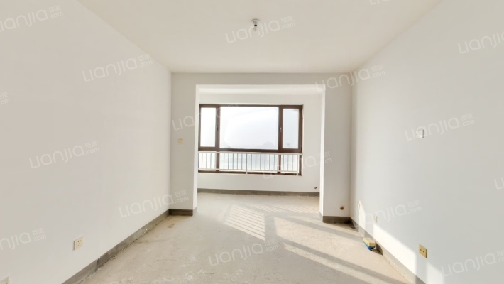 高铁新城 理想湾1居室 毛坯房 满二 随意装修-客厅