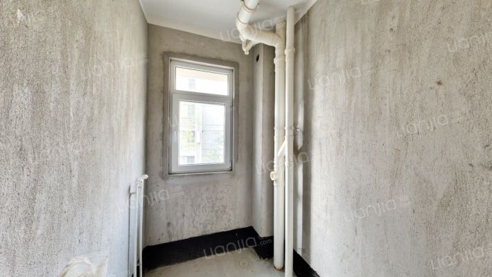 央企社区 人车分流 低密度 洋房一梯两户南北通透-卫生间B