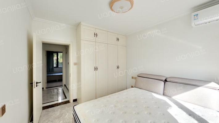 华阳路高新区天伦湾小区，南北通透，环境优美三居室。-卧室A