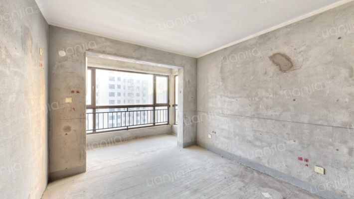 毛坯两居随意装修 楼层好采光视野好 保利物业-卧室B