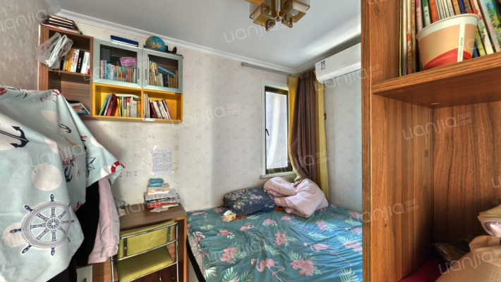 火车站 南北通透三居 有电梯 急售-卧室B