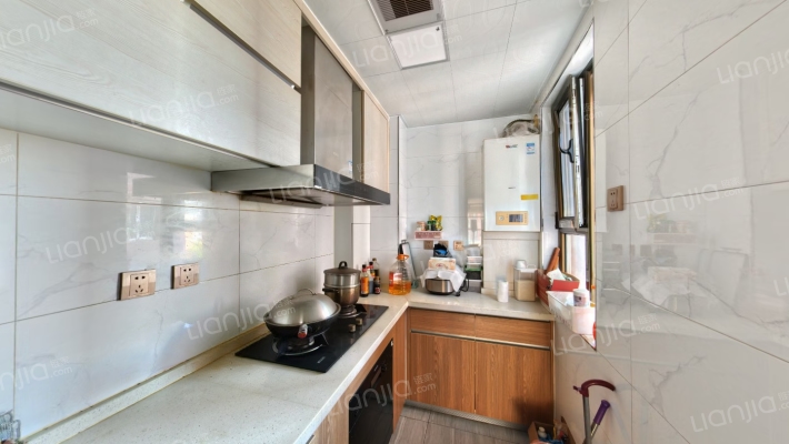 火车站 南北通透三居 有电梯 急售-厨房