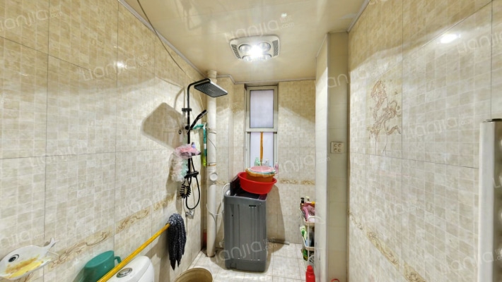 位于冠云中路  七十年大产权 南北通透-卫生间B