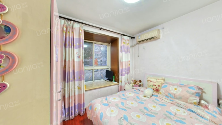 位于冠云中路  七十年大产权 南北通透-卧室B