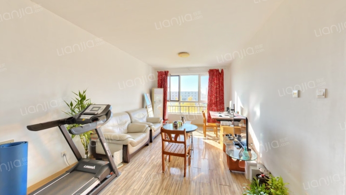 钻石商圈品质两居，好物业低楼层-客厅