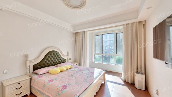 此房洋房，中间楼层，采光充足，房本满二-卧室B