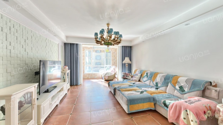 此房洋房，中间楼层，采光充足，房本满二-客厅