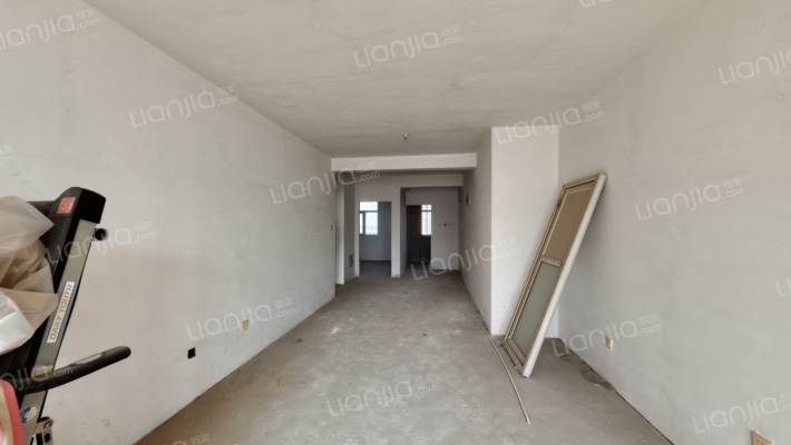 凯旋门南北通透两居室，户型方正，満五-客厅