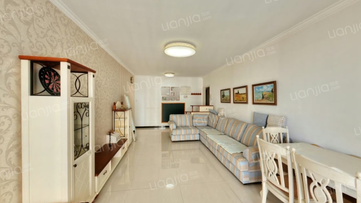 南北通透两居，自住标准精装修中间楼层，采光好-客厅