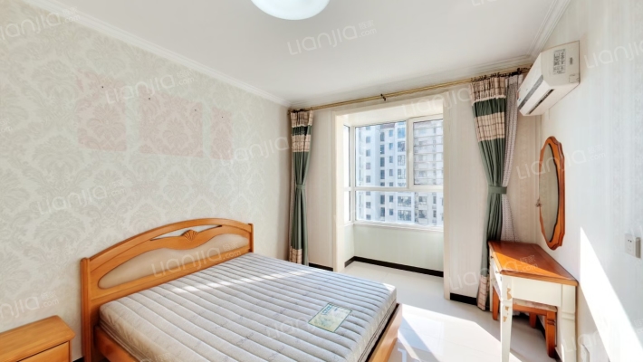 南北通透两居，自住标准精装修中间楼层，采光好-卧室B