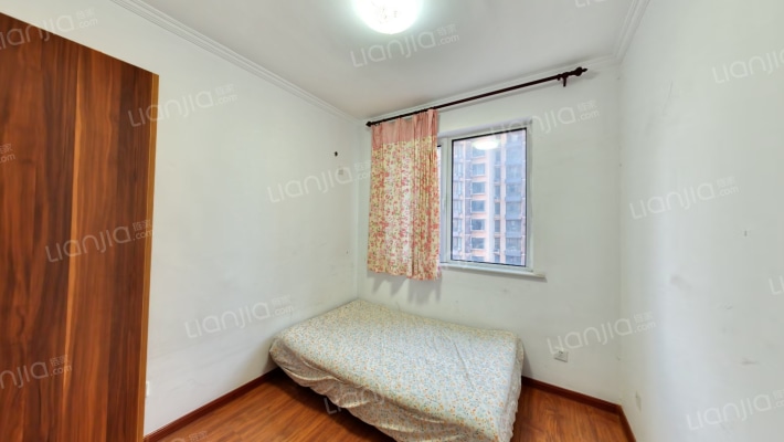 香邑溪谷精装修中上楼层南北通透三居室-卧室C