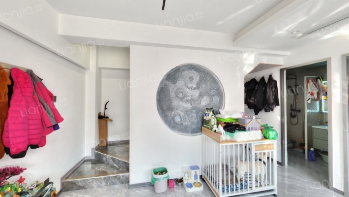 冠云路精装三居自住标准 带地下室-客厅