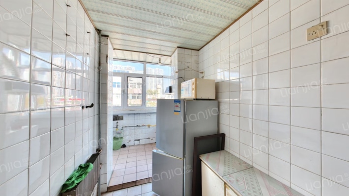 矿山局家属楼北院，小区环境好，交通方便-厨房