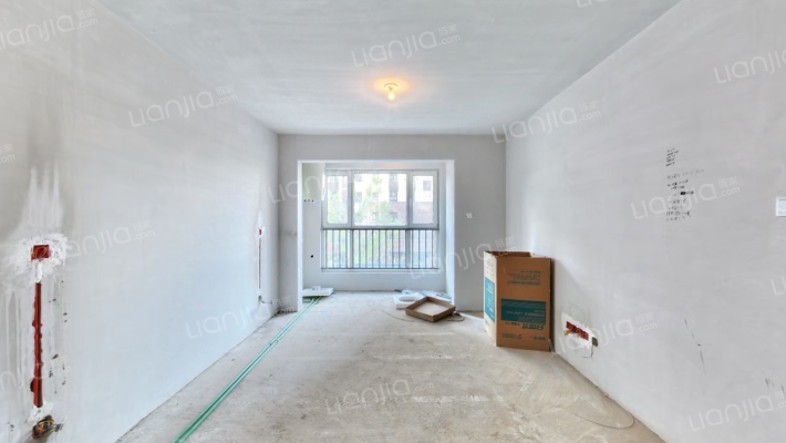 永济公园环境优美，大社区交通便利，出行方便-客厅