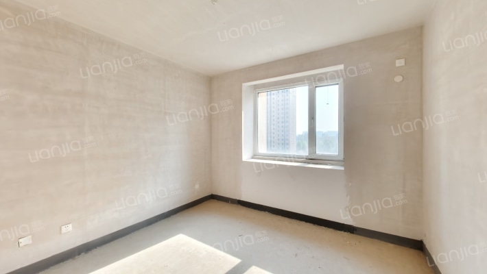 南北通透大三居是，户型方正，采光好。价格合适-卧室C