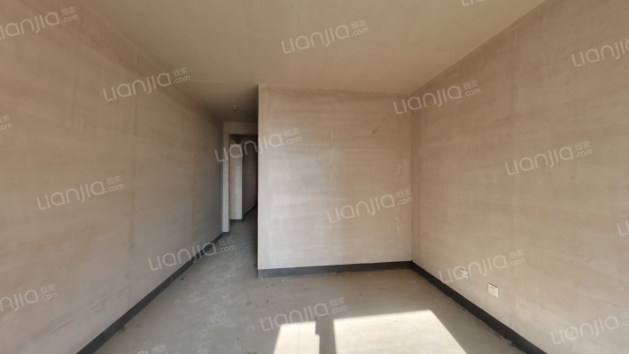 南北通透大三居是，户型方正，采光好。价格合适-卧室C