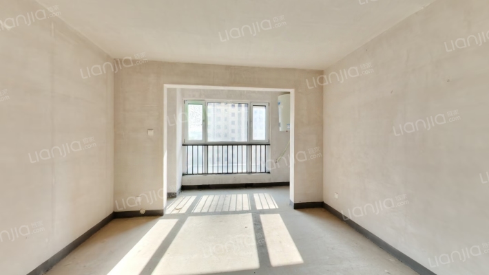 南北通透大三居是，户型方正，采光好。价格合适-客厅