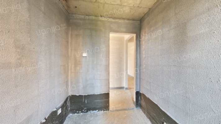 南北通透大三居是，户型方正，采光好。价格合适-卫生间B