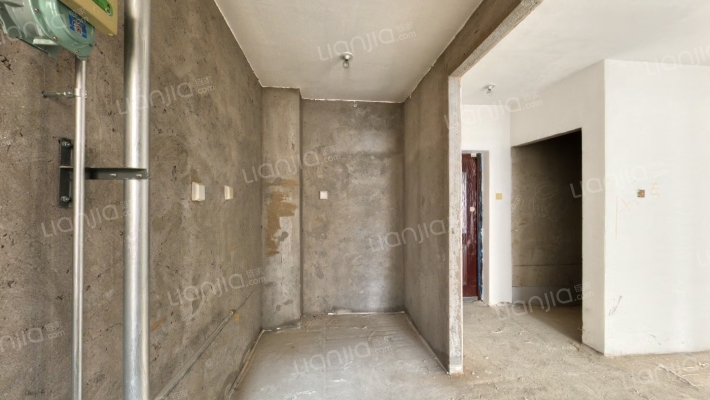 此房满五唯一，全南两居室，毛坯房，采光好，环境好-厨房