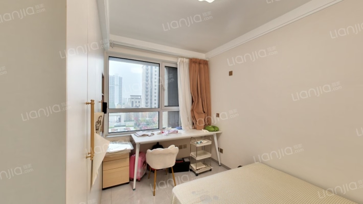 印象城大社区，南北通透三居室，有房本大产权-卧室B