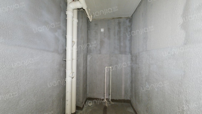 出售华阳主路朝南正规一居室户型方正采光充足-卫生间