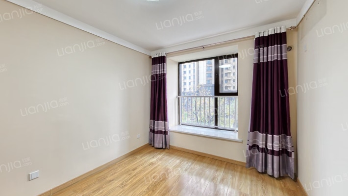 南北三居，干净整洁， 房东诚心卖。-卧室C