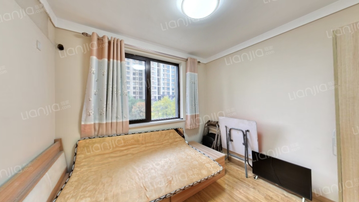 南北三居，干净整洁， 房东诚心卖。-卧室B