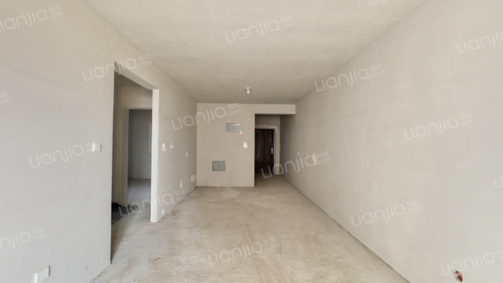 小区内有幼儿园，环境绿化好，一梯三户，可更名-客厅